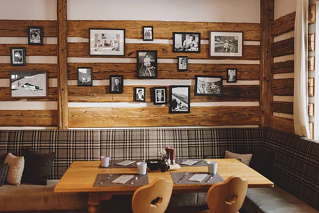 Appartements Liebe Heimat Aufnahmen im Restaurant, Familie Resch im Winter 2023 © Stefanie Oberhauser